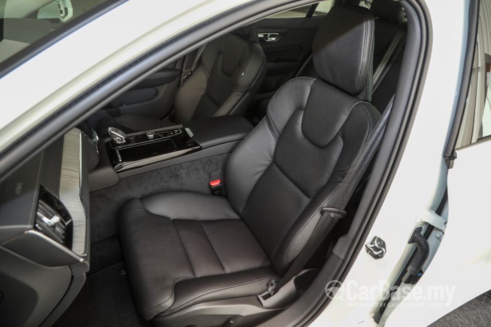 Volvo V60 Mk2 (2022) Interior