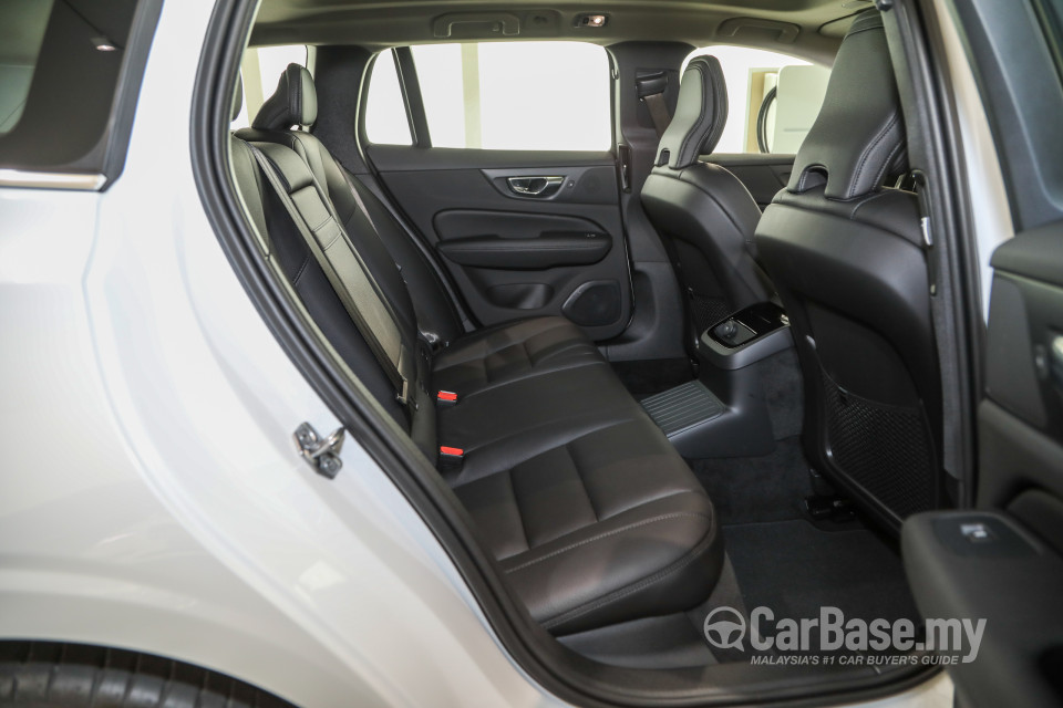 Volvo V60 Mk2 (2022) Interior