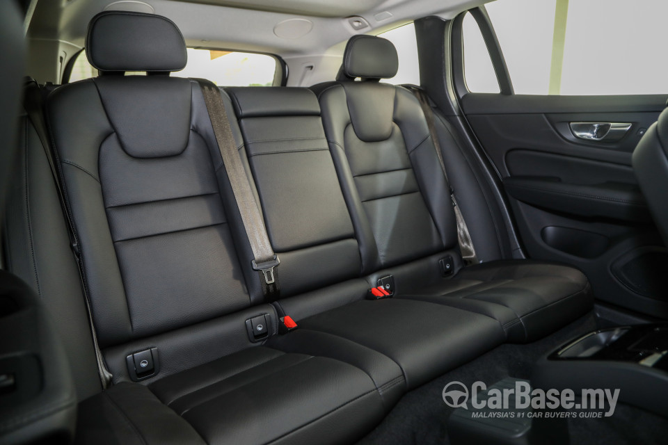 Volvo V60 Mk2 (2022) Interior