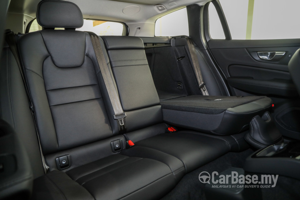 Volvo V60 Mk2 (2022) Interior