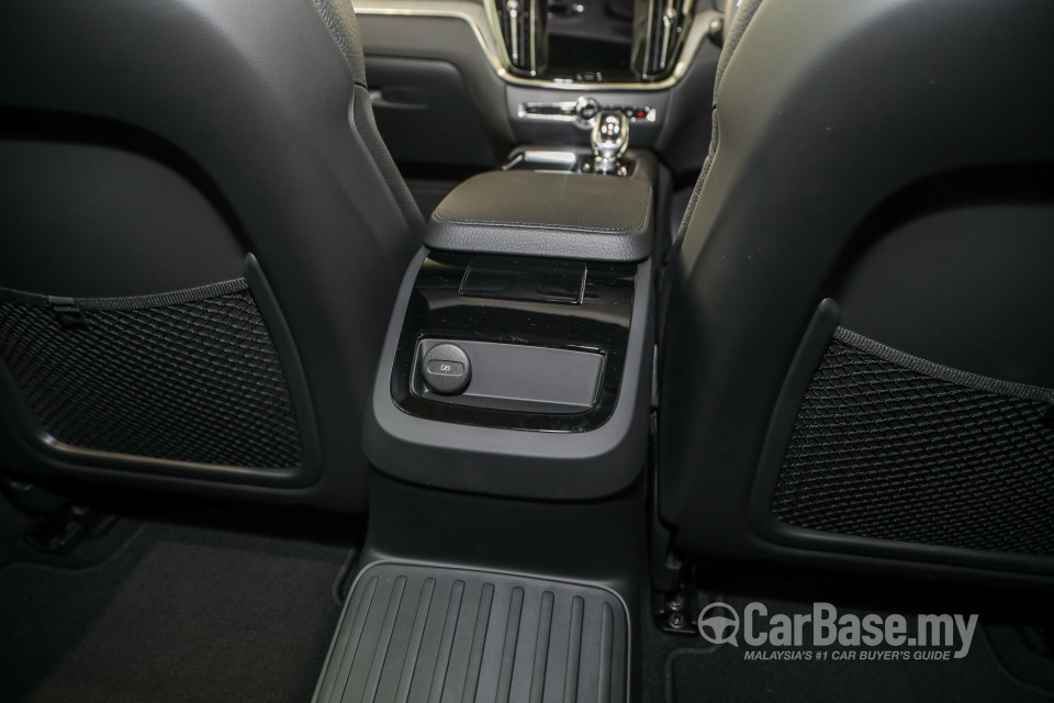 Volvo V60 Mk2 (2022) Interior