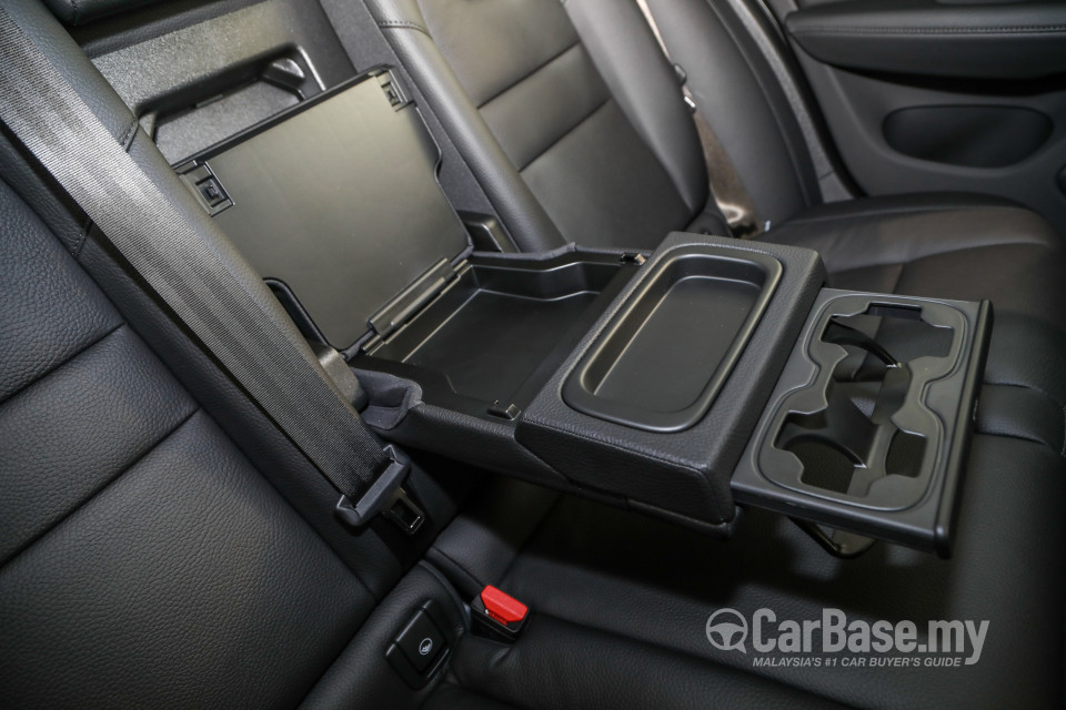 Volvo V60 Mk2 (2022) Interior