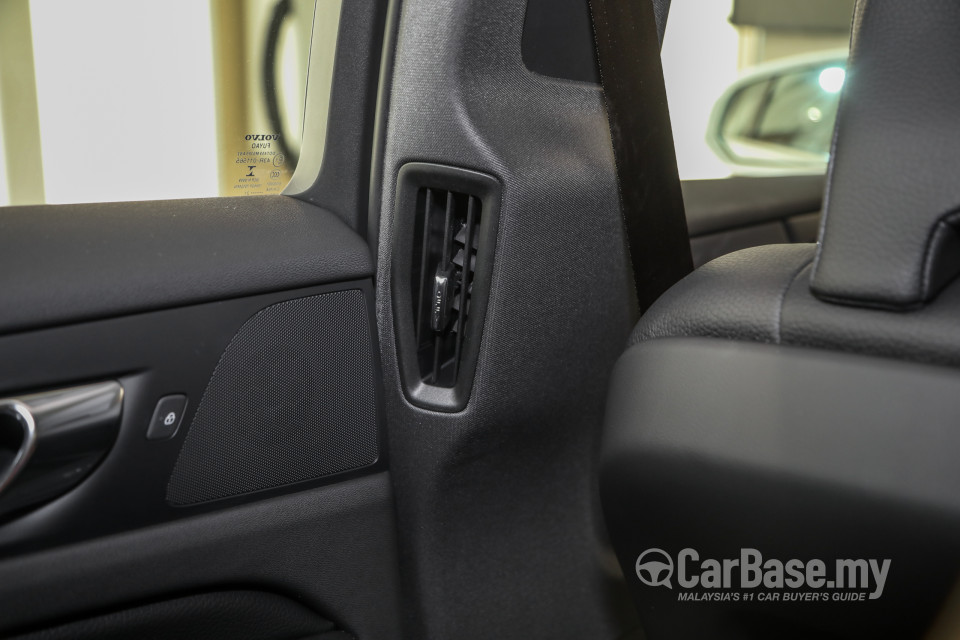 Volvo V60 Mk2 (2022) Interior