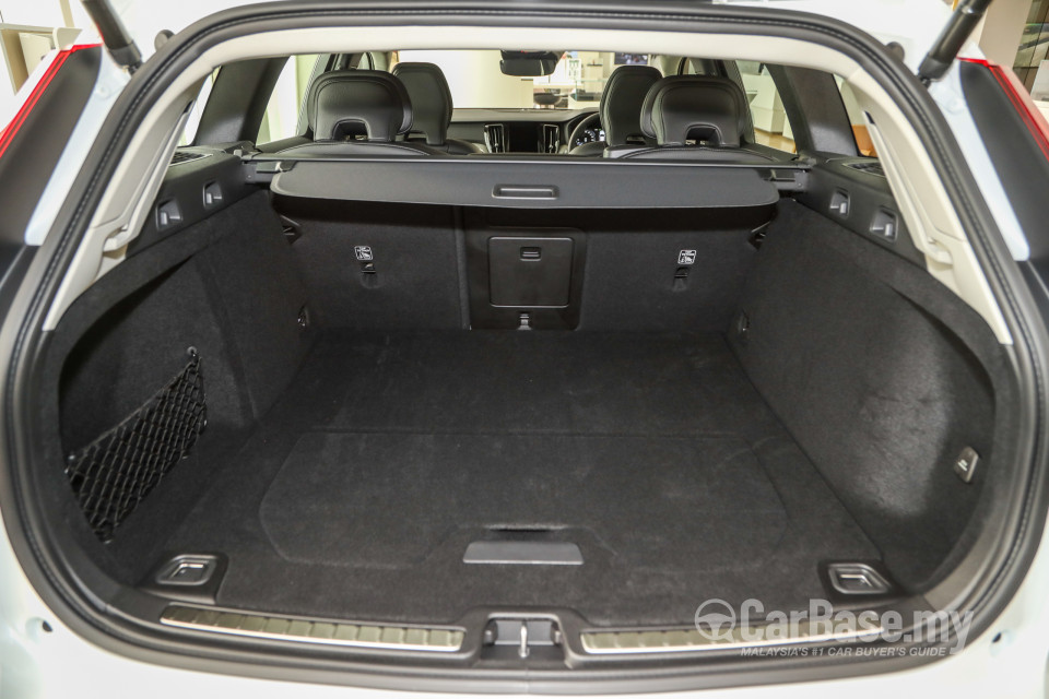 Volvo V60 Mk2 (2022) Interior