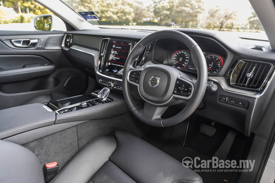 Volvo V60 Mk2 (2022) Interior