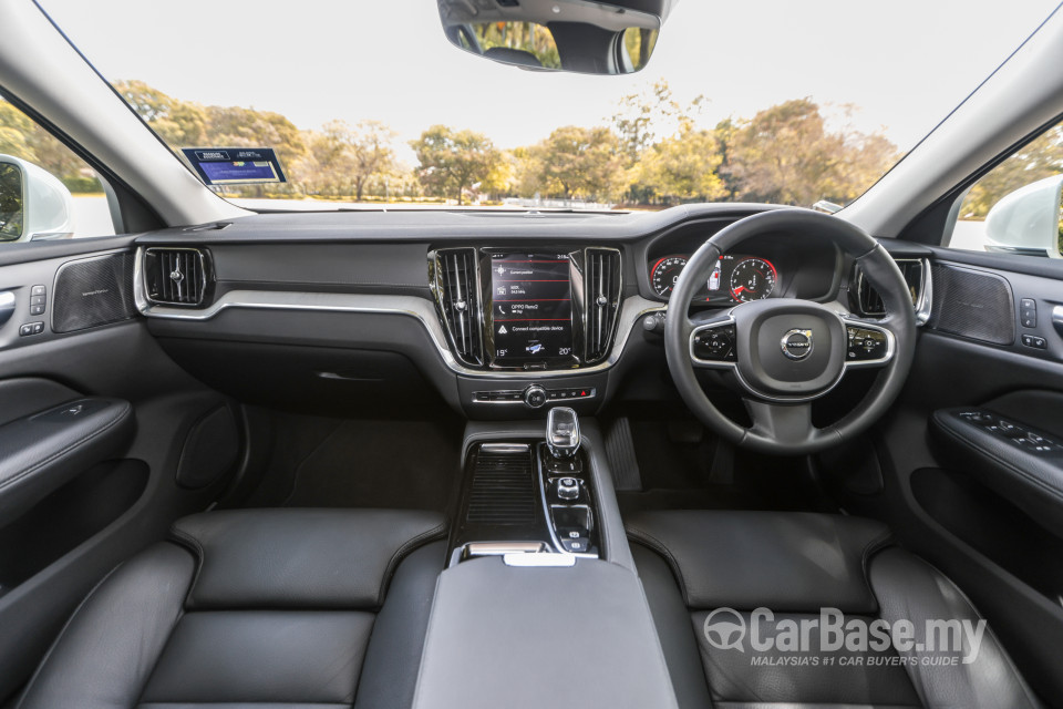 Volvo V60 Mk2 (2022) Interior