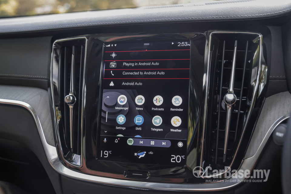 Volvo V60 Mk2 (2022) Interior