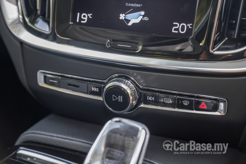 Volvo V60 Mk2 (2022) Interior