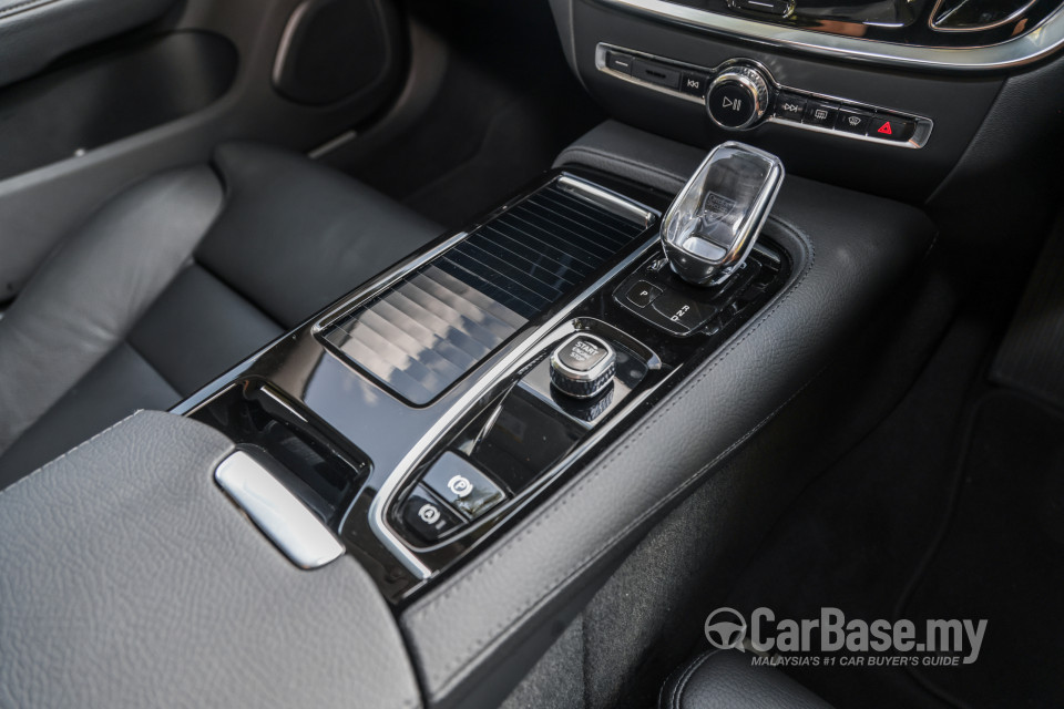 Volvo V60 Mk2 (2022) Interior