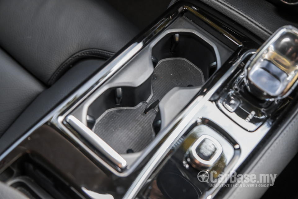 Volvo V60 Mk2 (2022) Interior