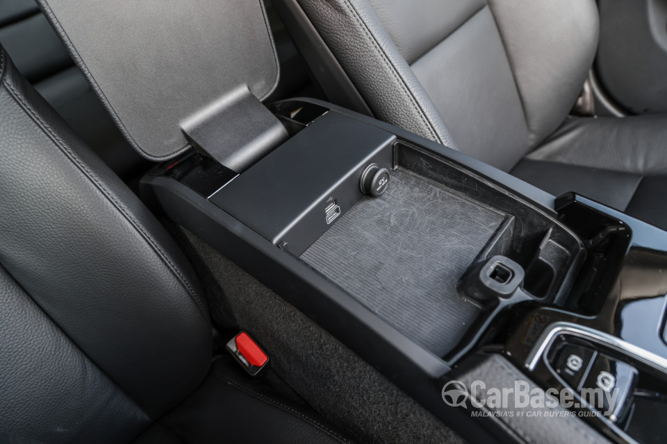 Volvo V60 Mk2 (2022) Interior