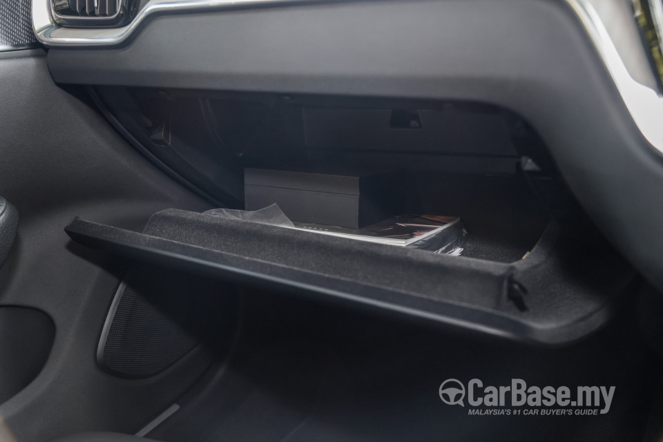 Volvo V60 Mk2 (2022) Interior