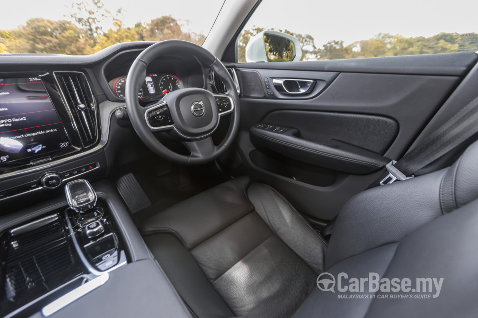 Volvo V60 Mk2 (2022) Interior