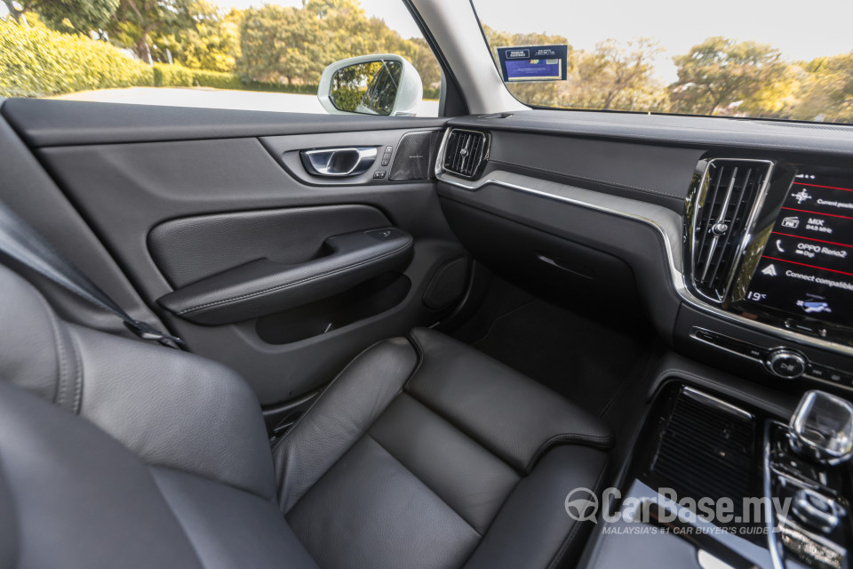 Volvo V60 Mk2 (2022) Interior