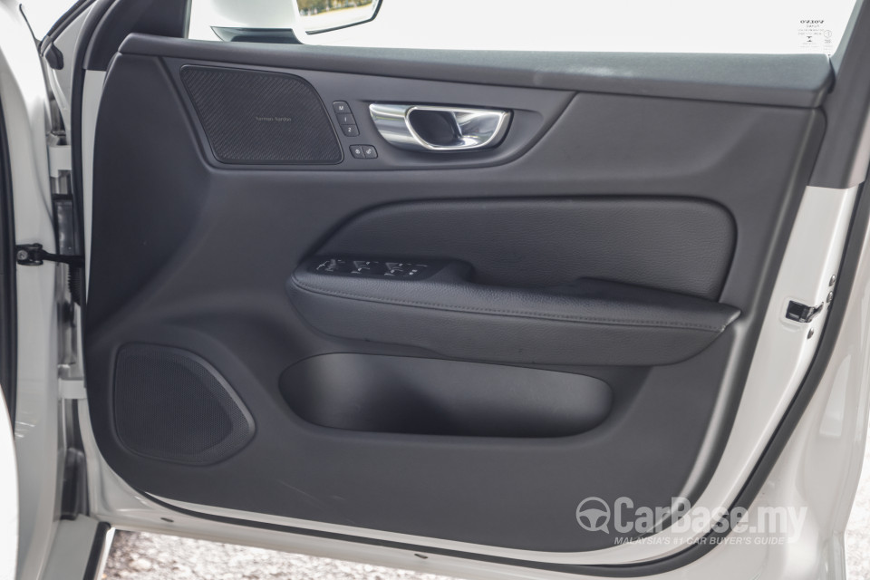 Volvo V60 Mk2 (2022) Interior