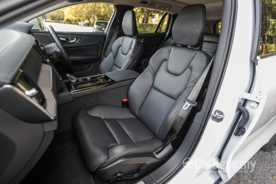 Volvo V60 Mk2 (2022) Interior
