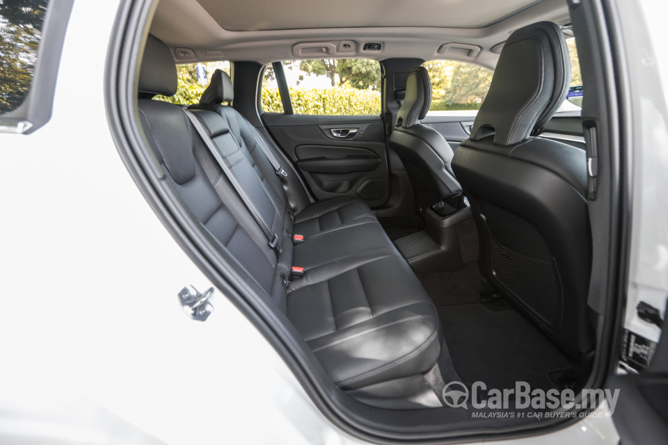 Volvo V60 Mk2 (2022) Interior