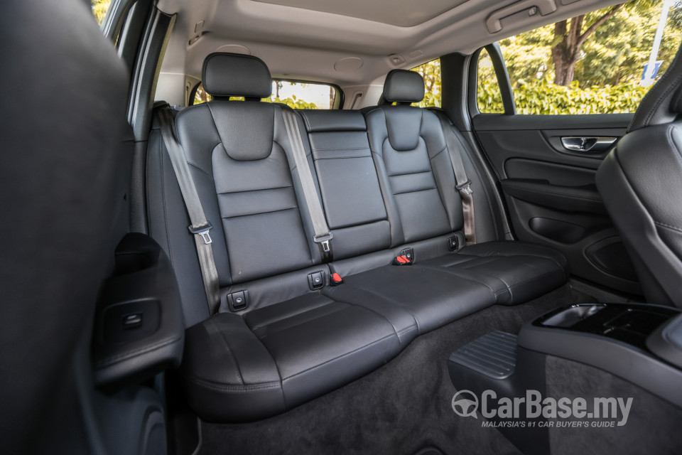 Volvo V60 Mk2 (2022) Interior