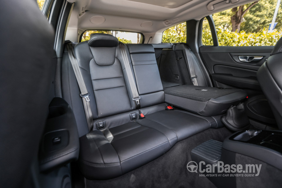 Volvo V60 Mk2 (2022) Interior