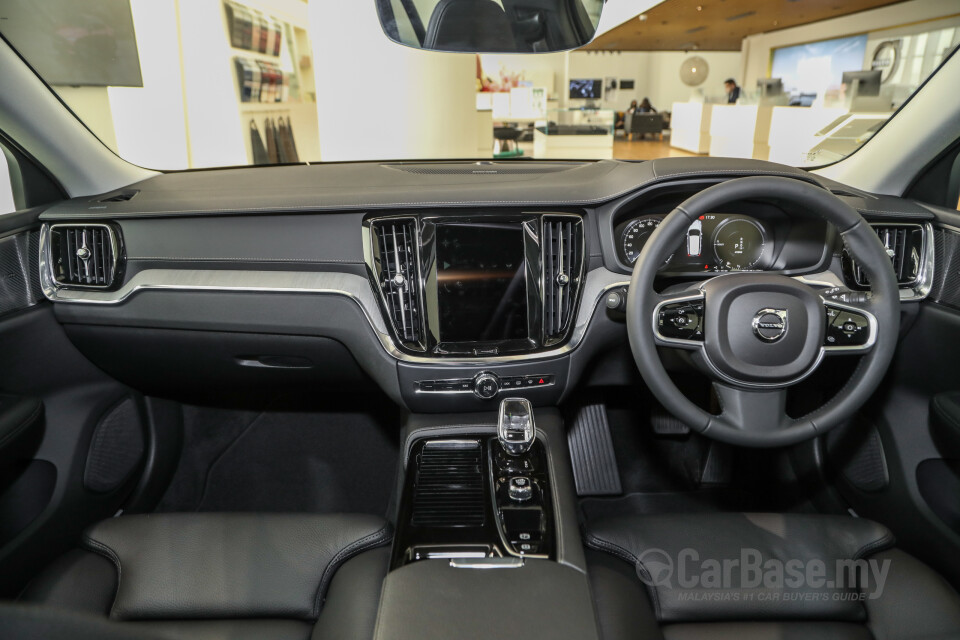 Volvo V60 Mk2 (2022) Interior