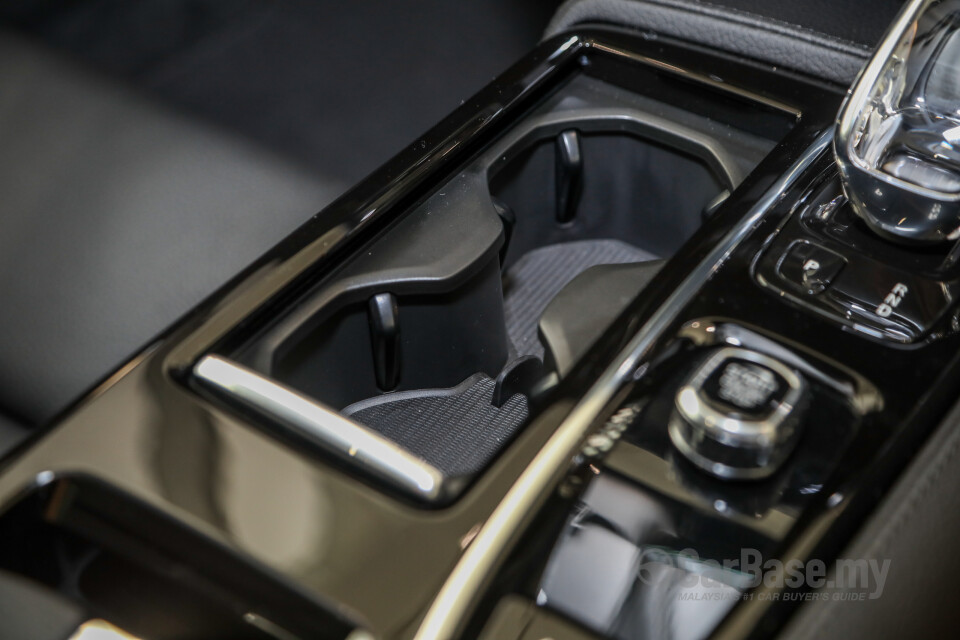 Volvo V60 Mk2 (2022) Interior