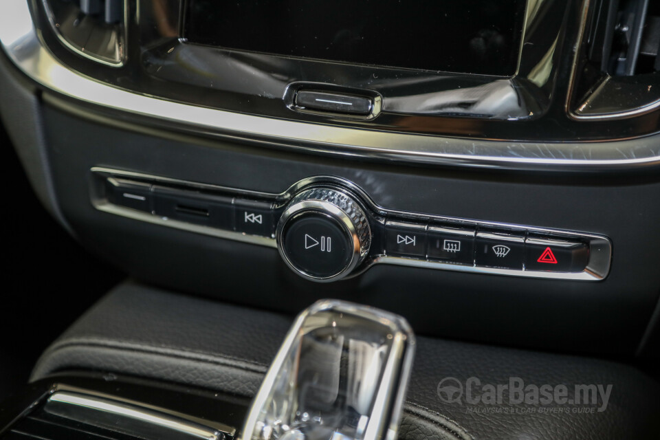 Volvo V60 Mk2 (2022) Interior