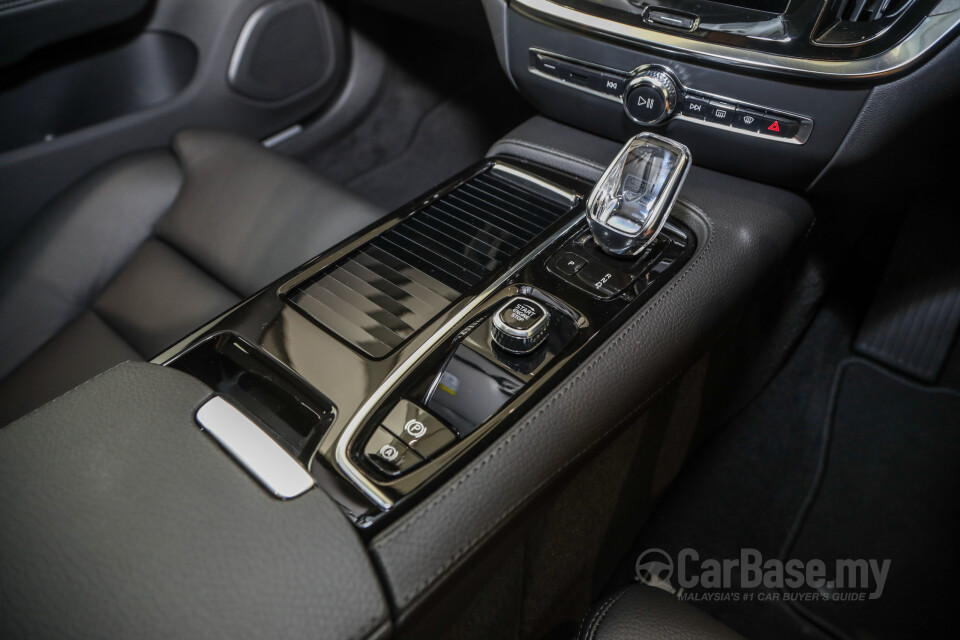 Volvo V60 Mk2 (2022) Interior