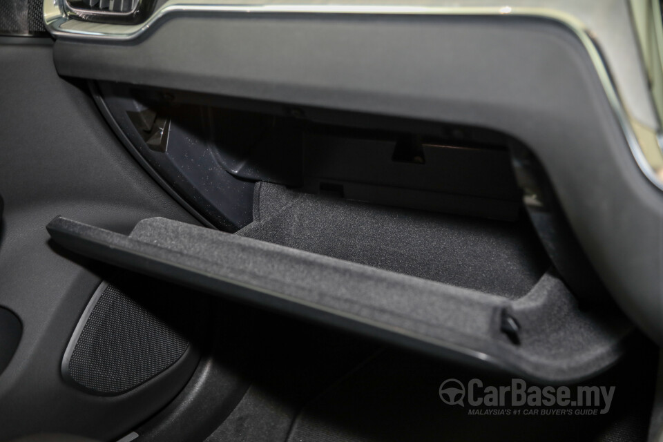 Volvo V60 Mk2 (2022) Interior