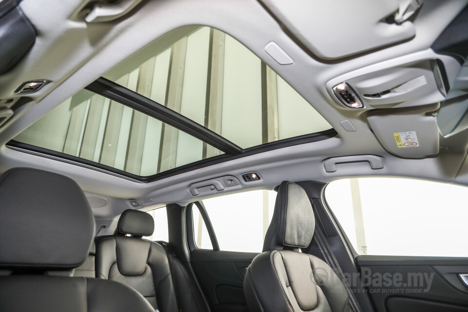 Volvo V60 Mk2 (2022) Interior