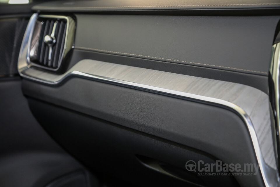 Volvo V60 Mk2 (2022) Interior