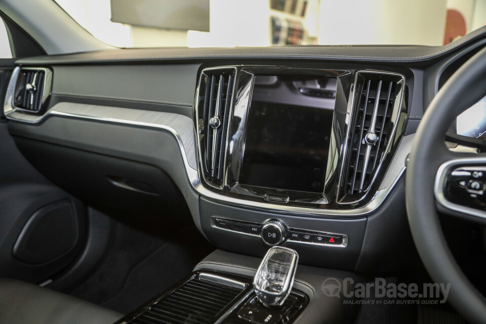 Volvo V60 Mk2 (2022) Interior