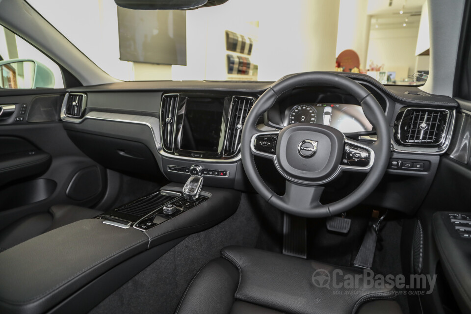 Volvo V60 Mk2 (2022) Interior