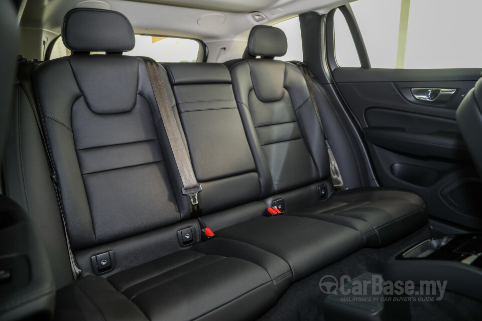 Volvo V60 Mk2 (2022) Interior