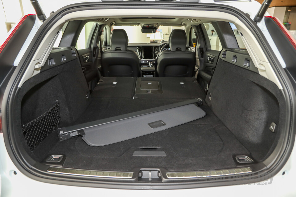 Volvo V60 Mk2 (2022) Interior