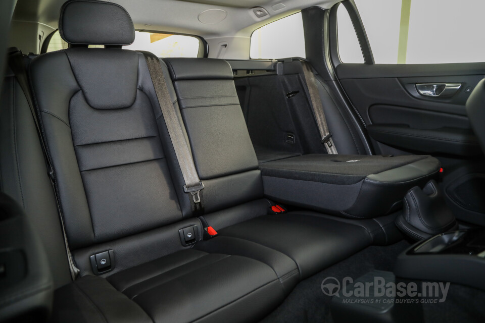 Volvo V60 Mk2 (2022) Interior