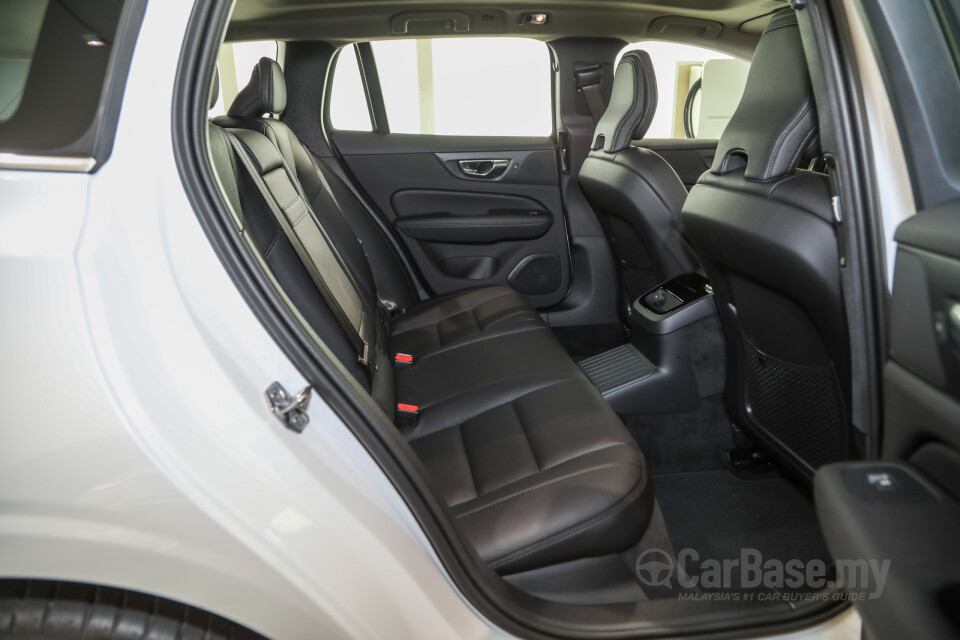 Volvo V60 Mk2 (2022) Interior