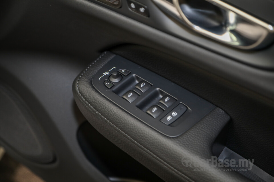 Volvo V60 Mk2 (2022) Interior