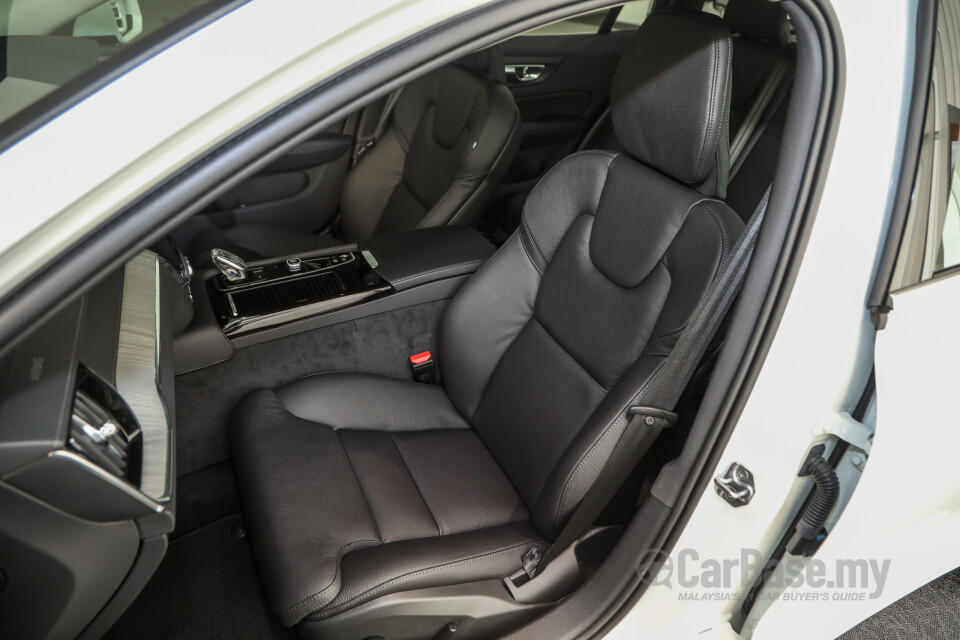Volvo V60 Mk2 (2022) Interior