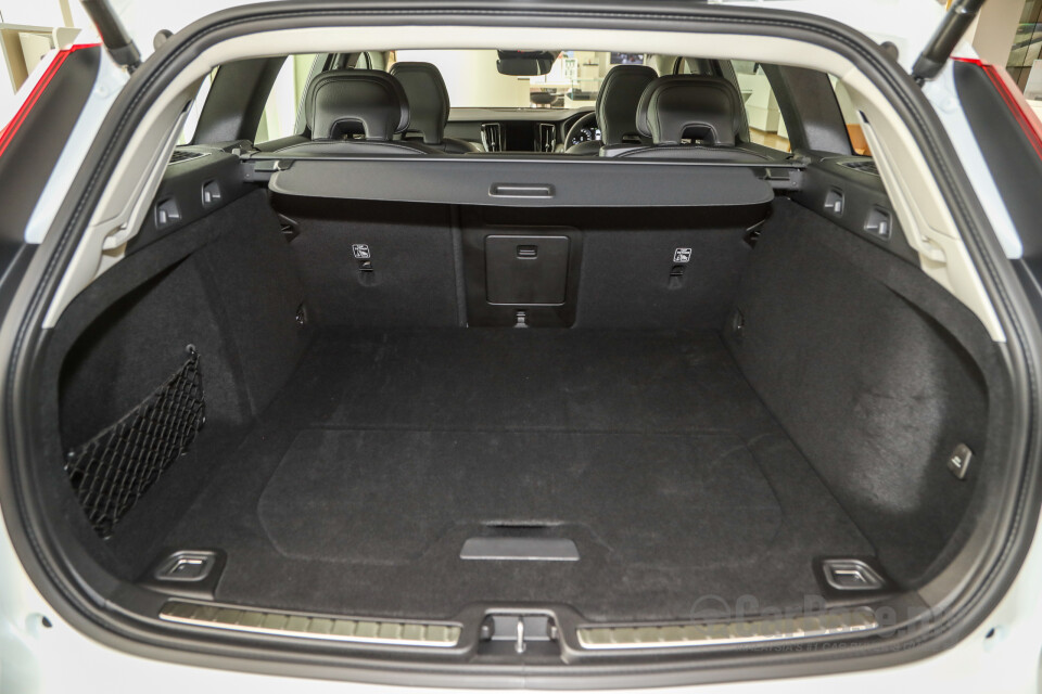 Volvo V60 Mk2 (2022) Interior