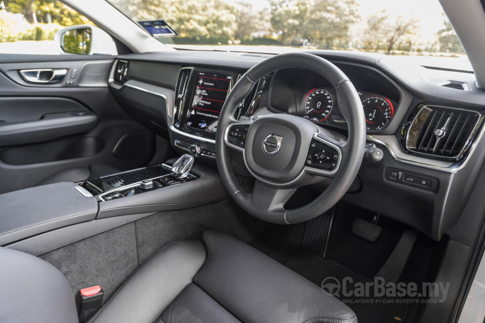 Volvo V60 Mk2 (2022) Interior