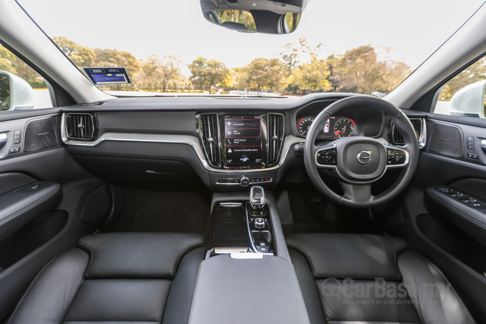 Volvo V60 Mk2 (2022) Interior