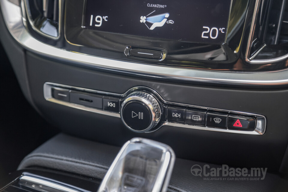 Volvo V60 Mk2 (2022) Interior
