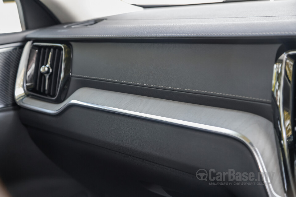 Volvo V60 Mk2 (2022) Interior