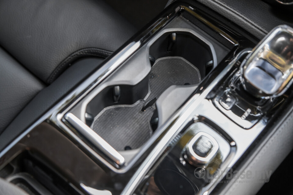 Volvo V60 Mk2 (2022) Interior