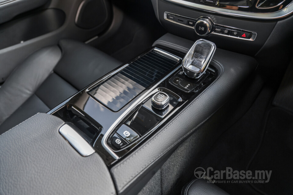 Volvo V60 Mk2 (2022) Interior