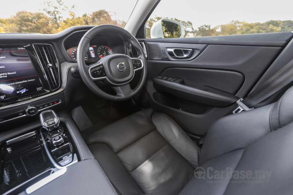 Volvo V60 Mk2 (2022) Interior