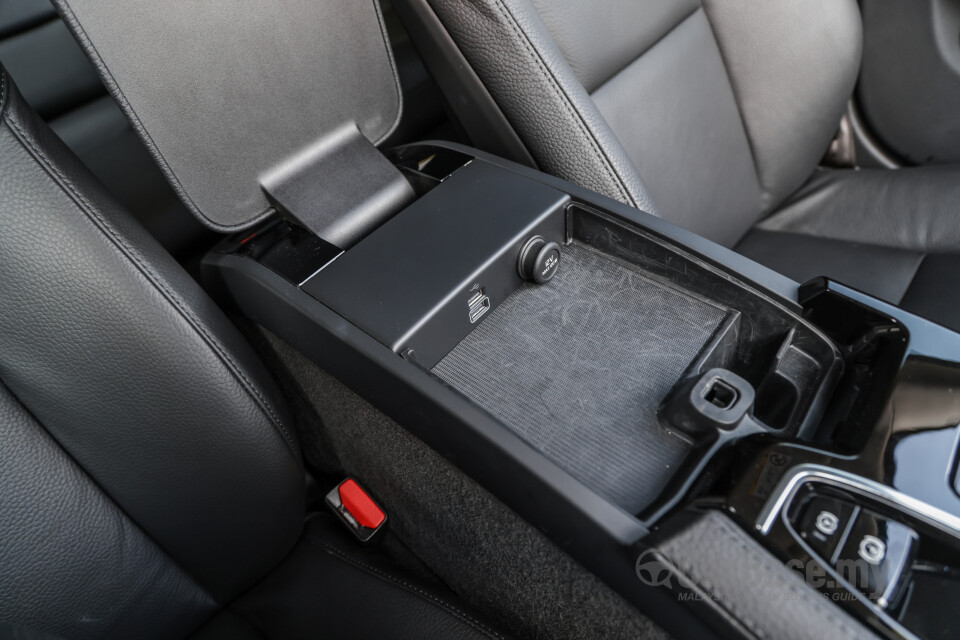 Volvo V60 Mk2 (2022) Interior