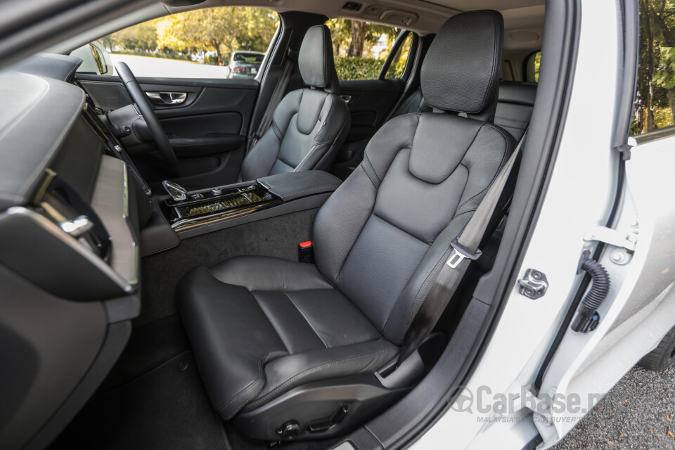 Volvo V60 Mk2 (2022) Interior