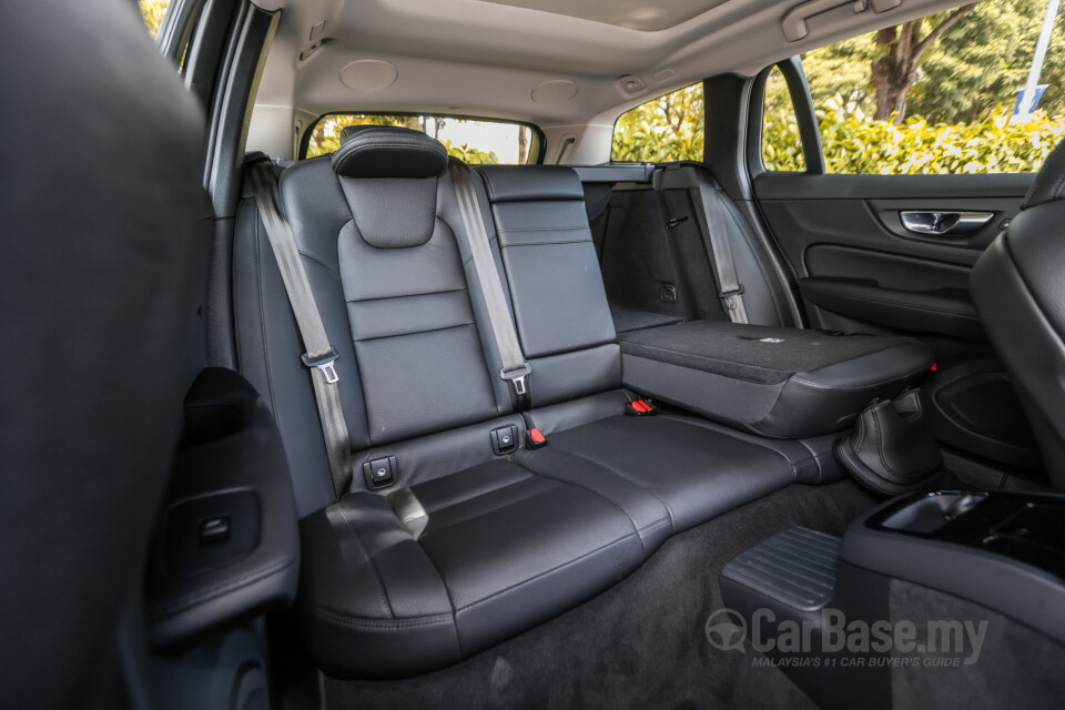 Volvo V60 Mk2 (2022) Interior