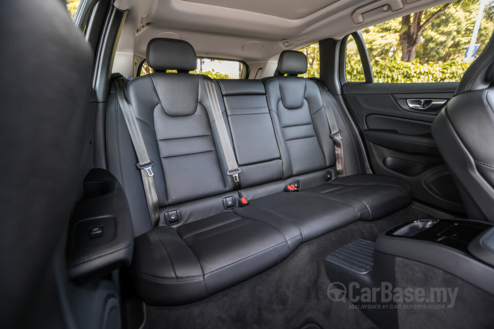Volvo V60 Mk2 (2022) Interior